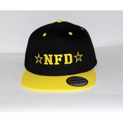 Sort / gul Snapback cap med navn på
