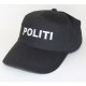 Sort børnekasket med navn på